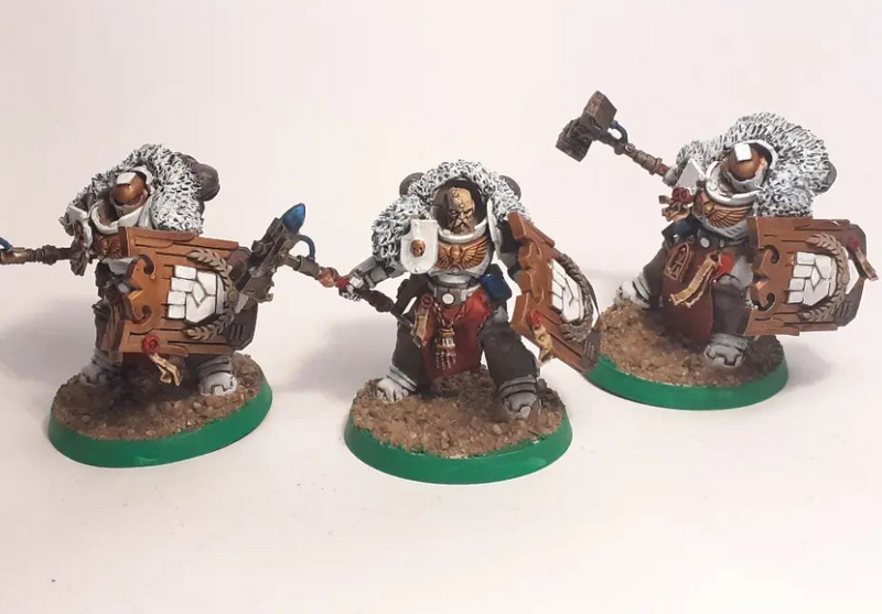 Ultra Legion - Invictus Shields w/Gun