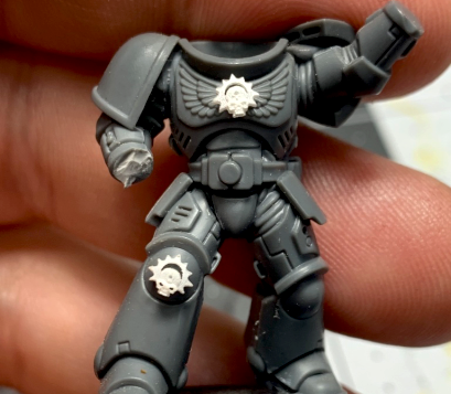 20x Brand Sabrewulf - Tiny Convex Insignias (3mm)