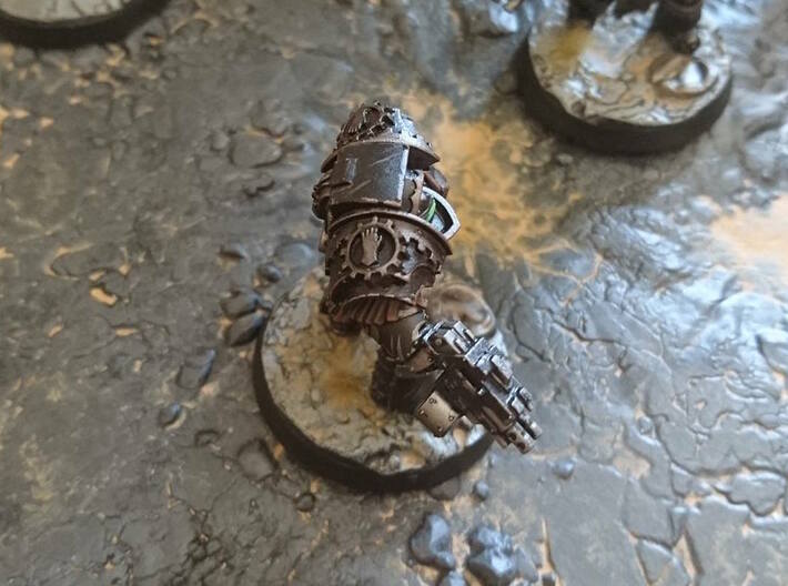 Mech Hands - T:2a Cataphractii Shoulder Sets 3d printed courtesy of Andrew Coulombe