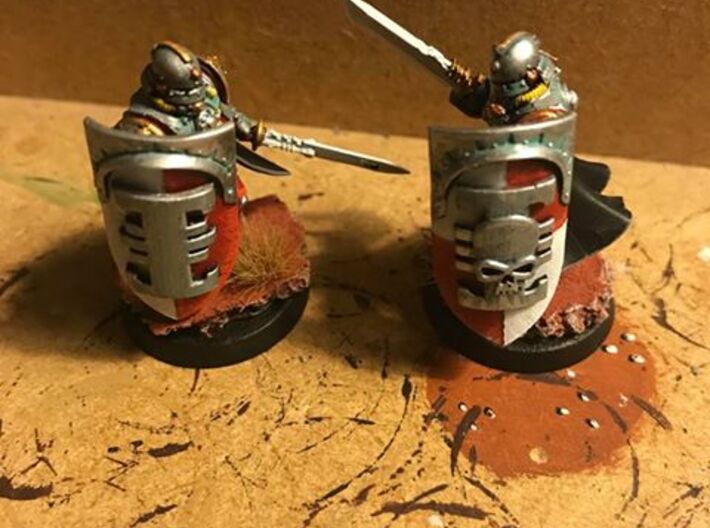 10x Xeno Hunters - Bent Shield Insignias (11x18mm) 3d printed Courtesy of Sander Buurman