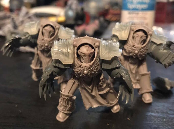 5x Winged Talon - T:2s Cataphractii Scaled Pads 3d printed
