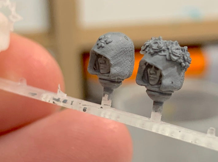 10x Fleur-De-Lis :C1 Hooded Female Heads w/Halo 3d printed